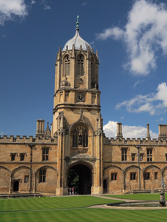 Tom Tower seen from Tom Quad.