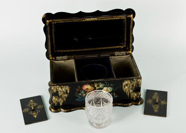 Japanned Victorian tea caddy, Late 19th century.